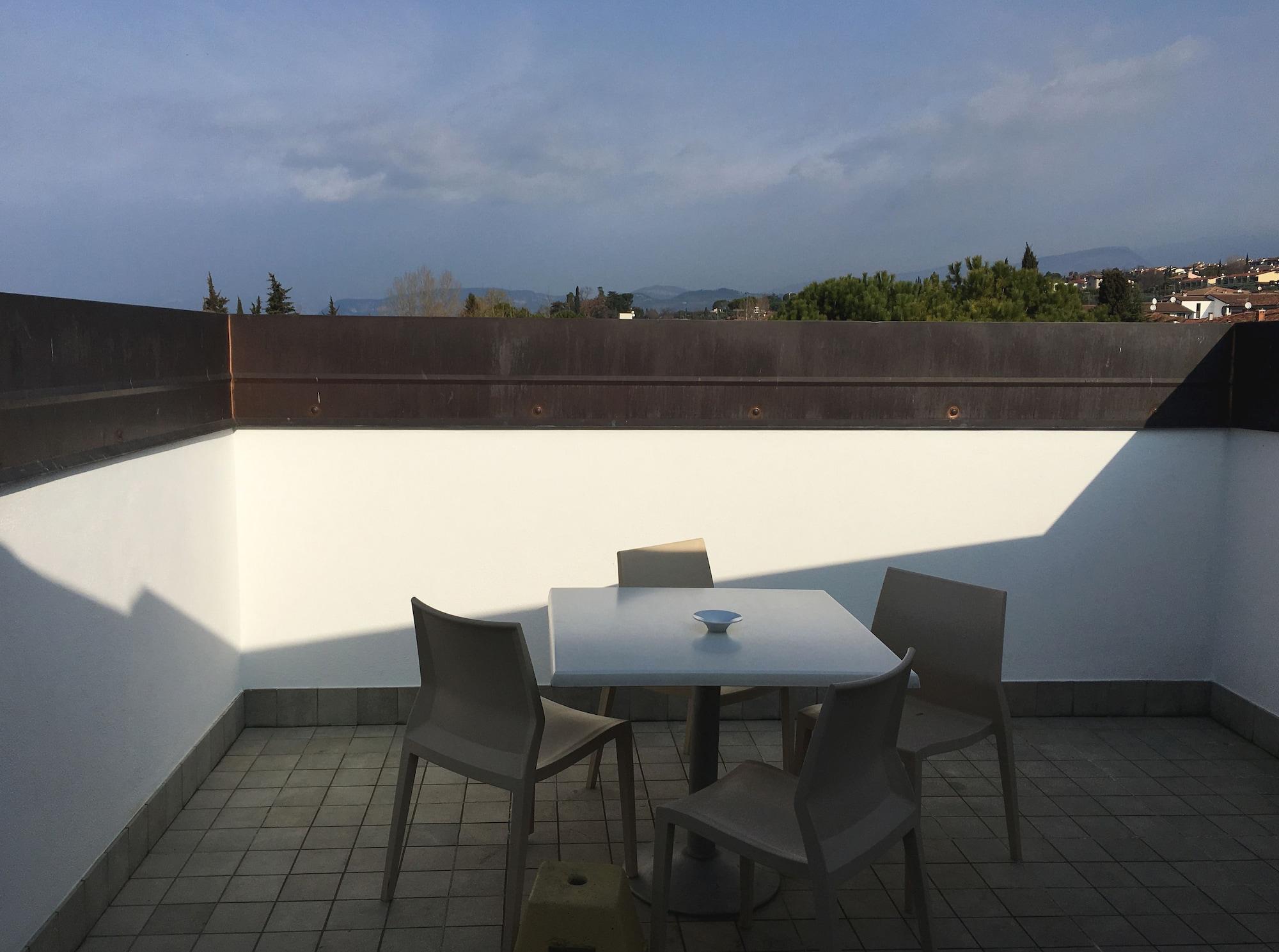 Vialeromadodici Rooms & Apartments لاتيزي المظهر الخارجي الصورة