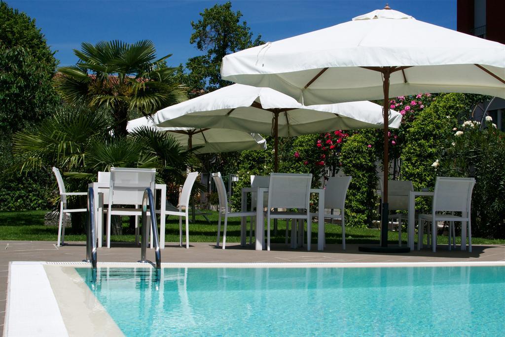 Vialeromadodici Rooms & Apartments لاتيزي المظهر الخارجي الصورة