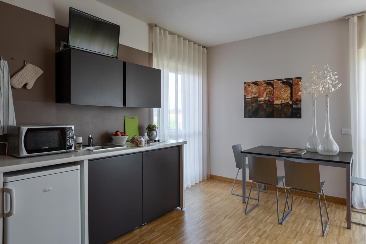 Vialeromadodici Rooms & Apartments لاتيزي المظهر الخارجي الصورة